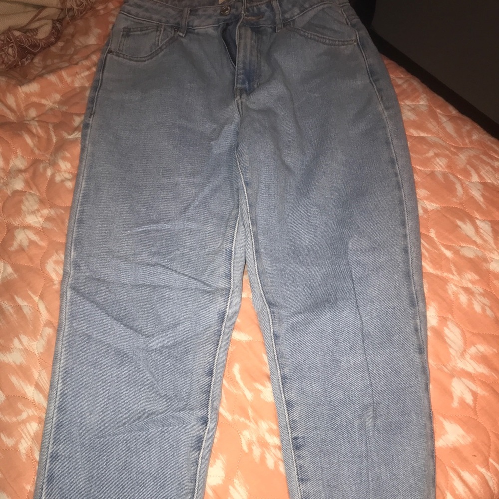 Light wash mom jeans